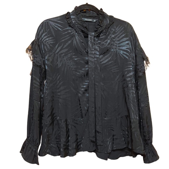 NWOT Zara Black Lace Ruffle button down top blouse Size XS - Picture 2 of 4
